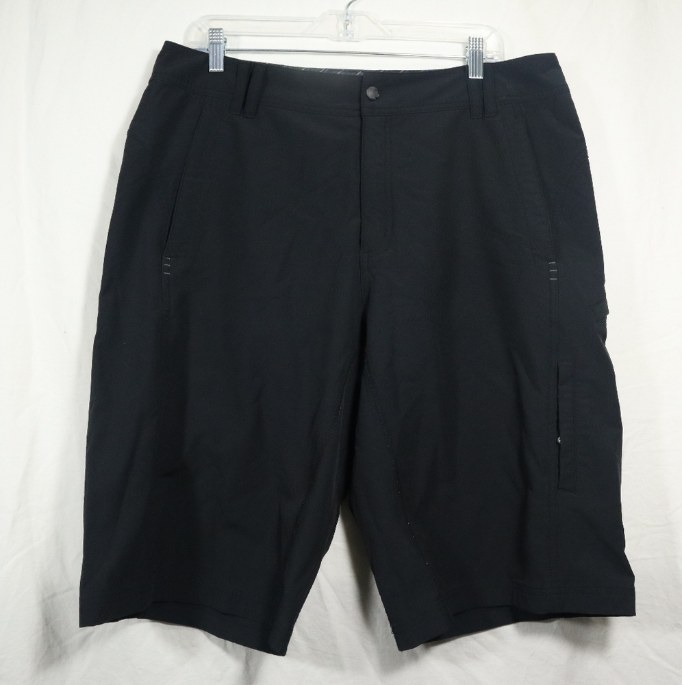 Lululemon mens Dry.Wet.Warm short pants.  Waist 36 colour Black